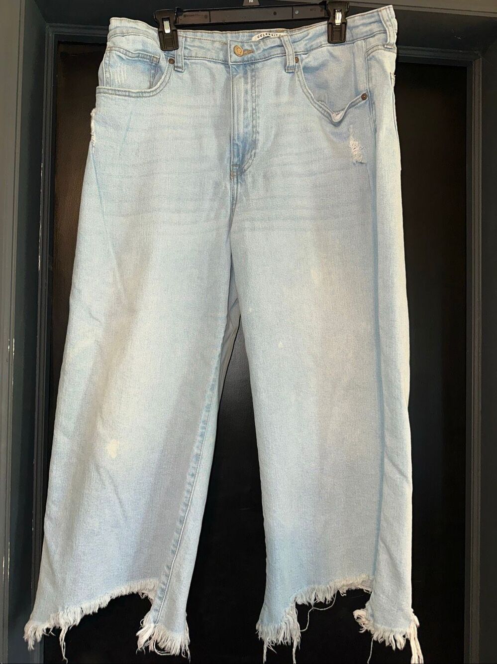 Celebrity Pink wide leg baggie raw-hem crop light wash high rise jeans W 17 33 J